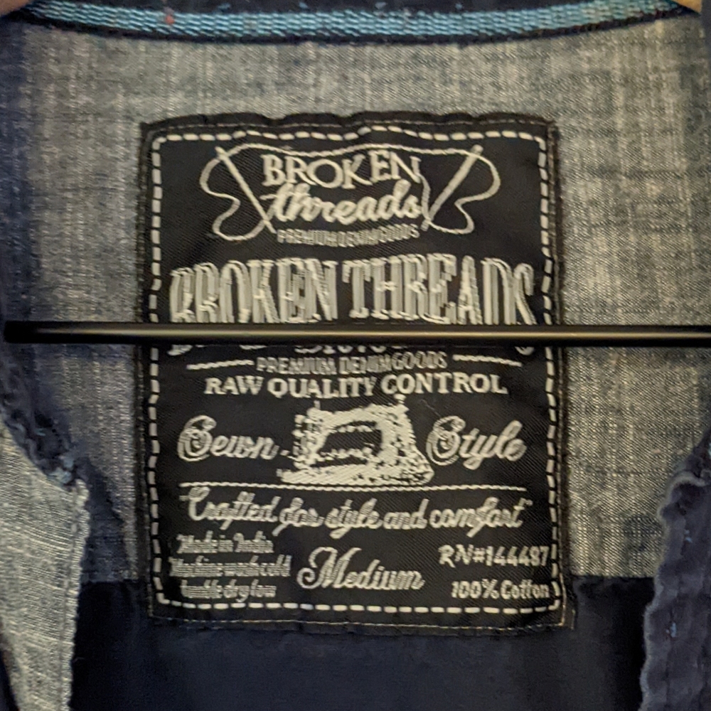 Broken Threads Mini Arrow Button-Up Short Sleeve … - image 4